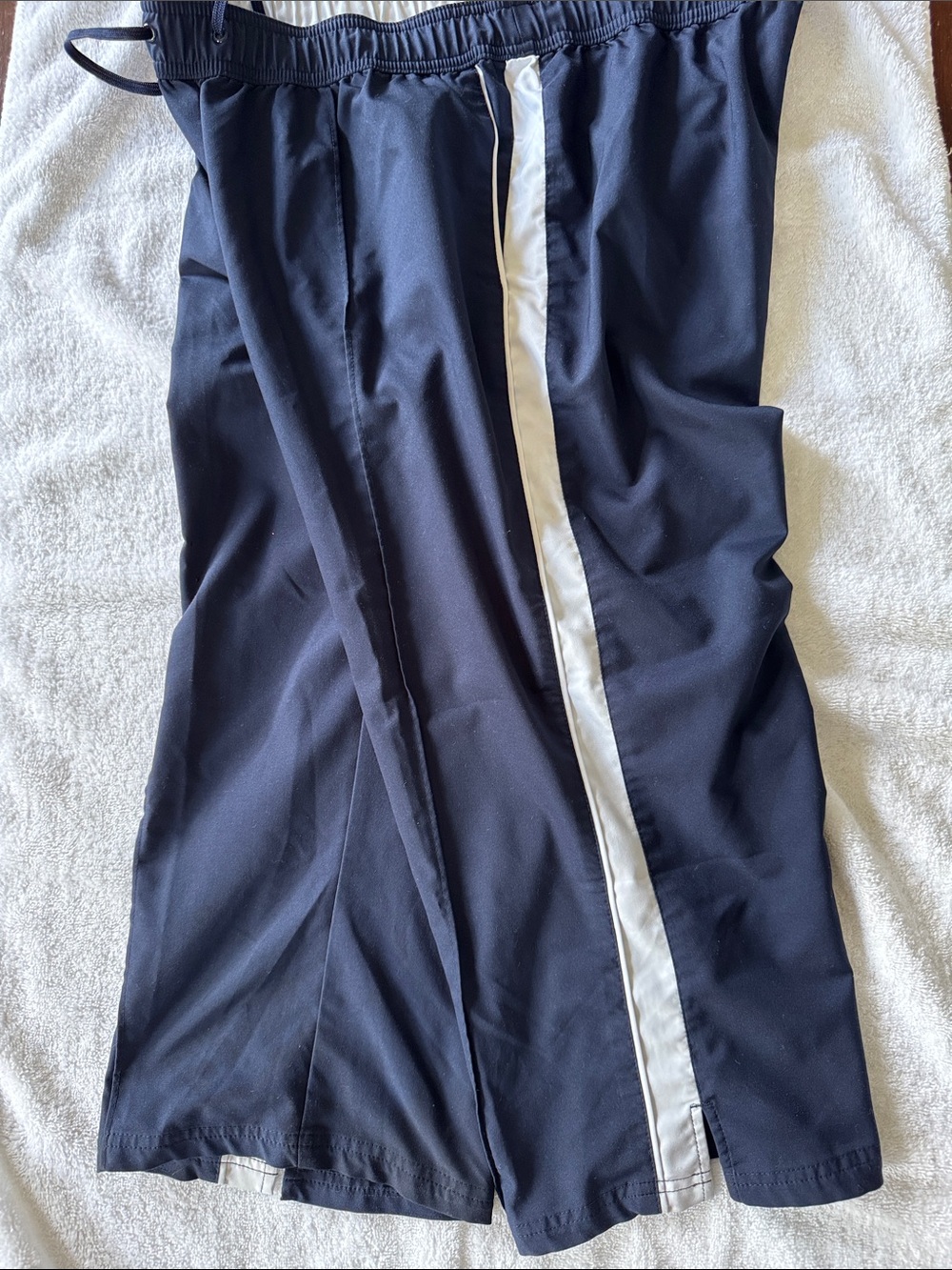 Women’s Navy capris with White Side Stripe